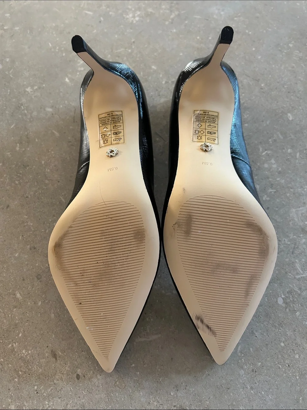 Black and White Pointed-Toe Women's Pumps- brand new- worn once.